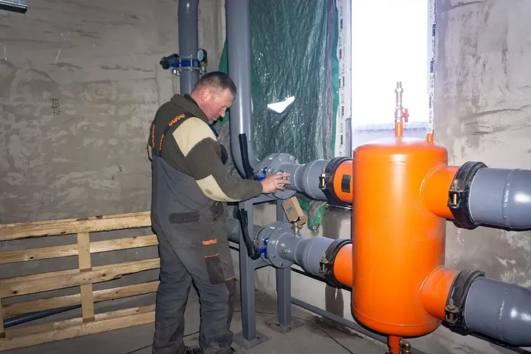 У ЖК Синергія Київ встановили обладнання для дахової газової котельні: тепло та гаряча вода без перебоїв